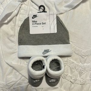 Nike two piece hat and shoes 0-6mo (NWT)